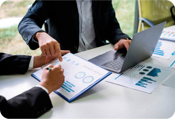 Documentos burocráticos sobre pranchetas